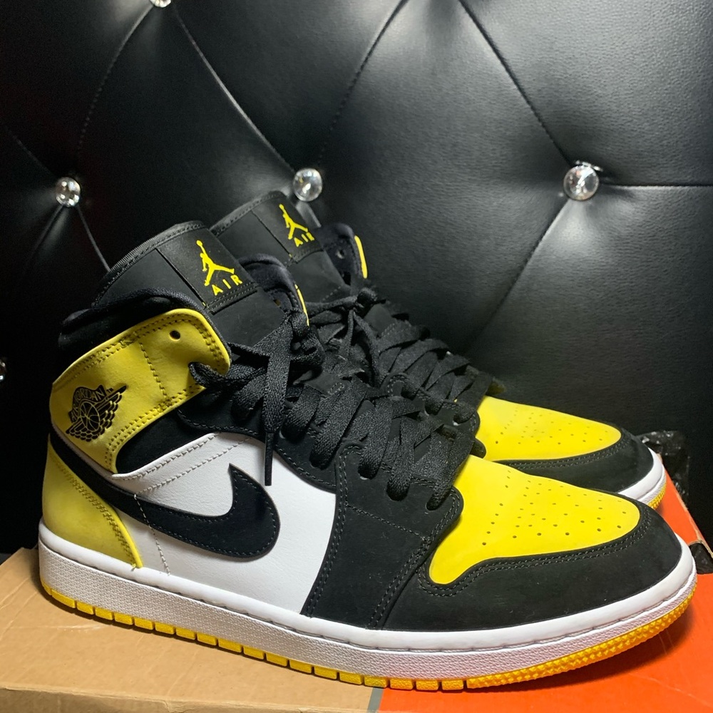 Yellow toe Retro 1